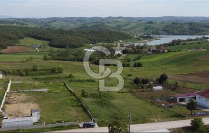 DERİNCE/TAHTALI GÖLLÜ'de ASFALT CEPHE PANORAMİK MANZARALI ARSA