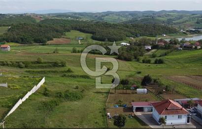 DERİNCE/TAHTALI GÖLLÜ'de ASFALT CEPHE PANORAMİK MANZARALI ARSA