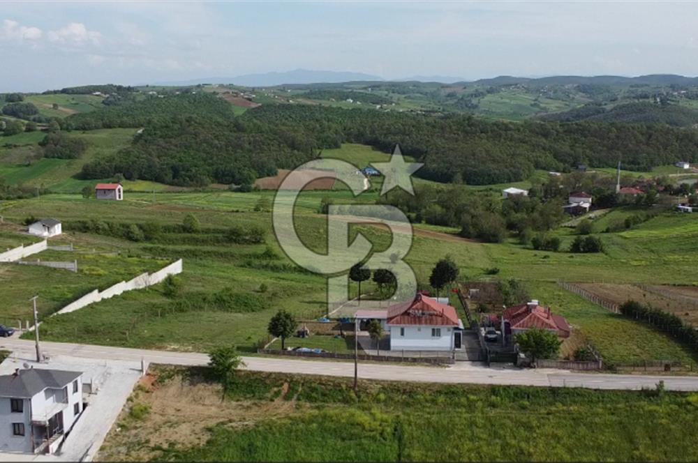 DERİNCE/TAHTALI GÖLLÜ'de ASFALT CEPHE PANORAMİK MANZARALI ARSA