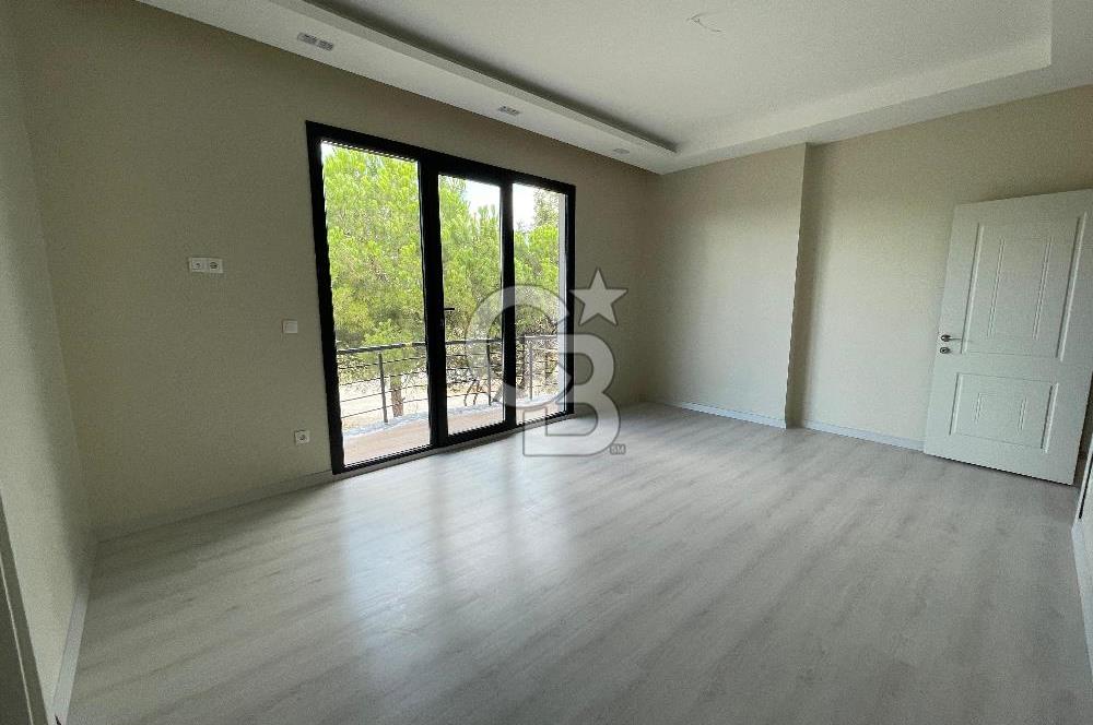 Silivri Kavaklı Satılık 4+1 Villa Müstakil Havuzlu