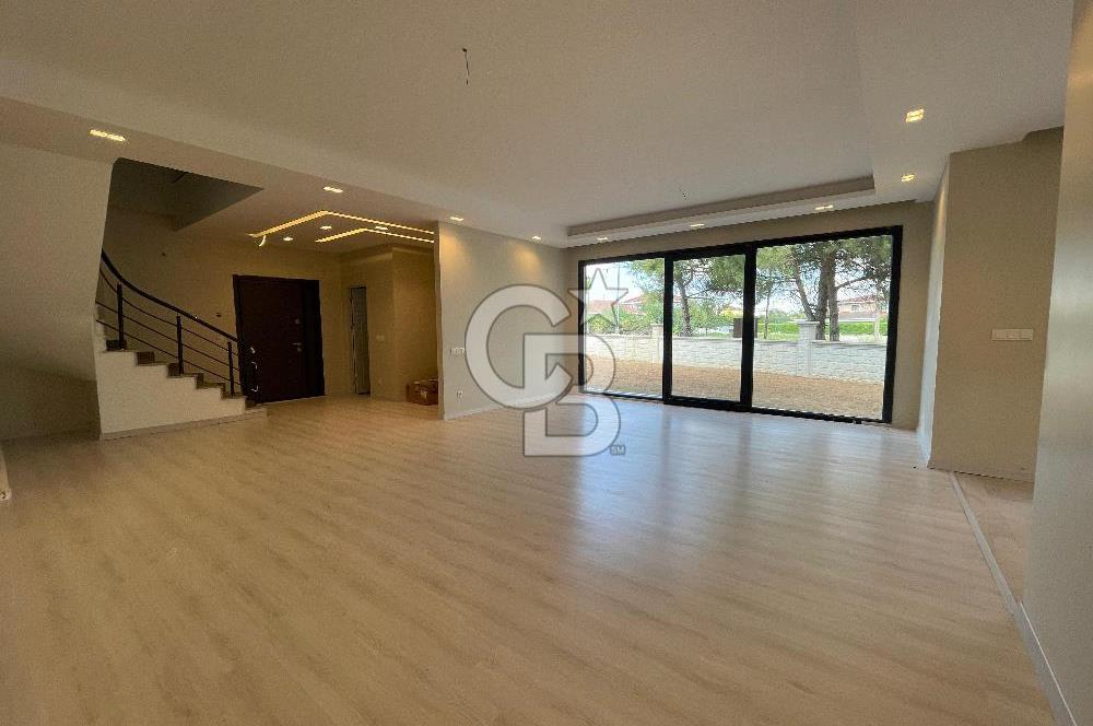 Silivri Kavaklı Satılık 4+1 Villa Müstakil Havuzlu