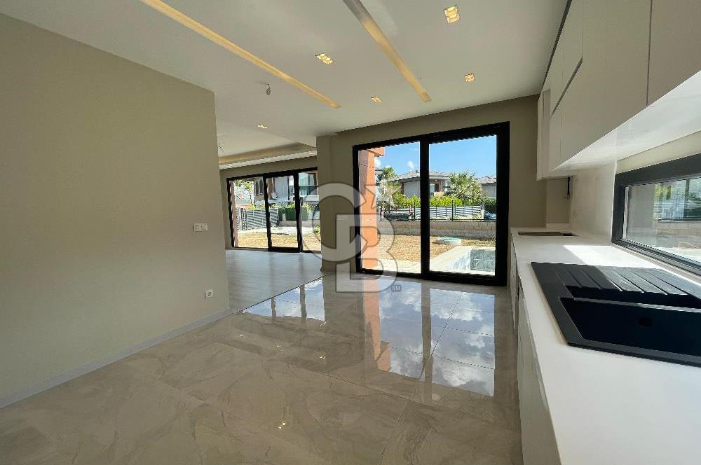 Silivri Kavaklı Satılık 4+1 Villa Müstakil Havuzlu