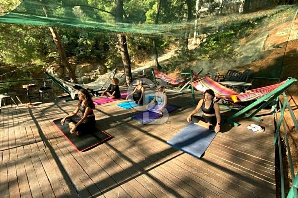 ÇANAKKALE YEŞİLYURT KÖYÜ SATILIK 17 ODALI 600 PARÇA MÜZELİ OTEL