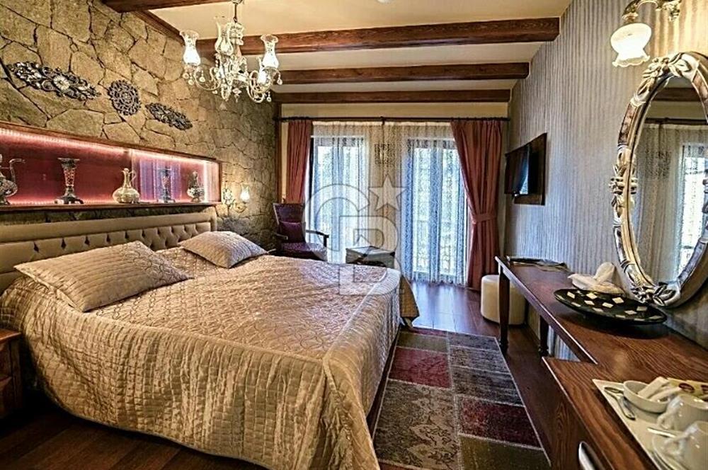 ÇANAKKALE YEŞİLYURT KÖYÜ SATILIK 17 ODALI 600 PARÇA MÜZELİ OTEL