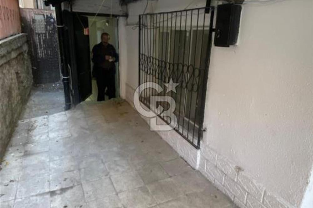 KARŞIYAKA DA ZEMİN KAT SATILIK 2+1 DAİRE