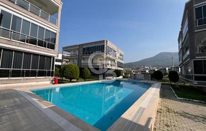 Yenifoça Havuzlu Site içinde Satılık 1+1 Daire