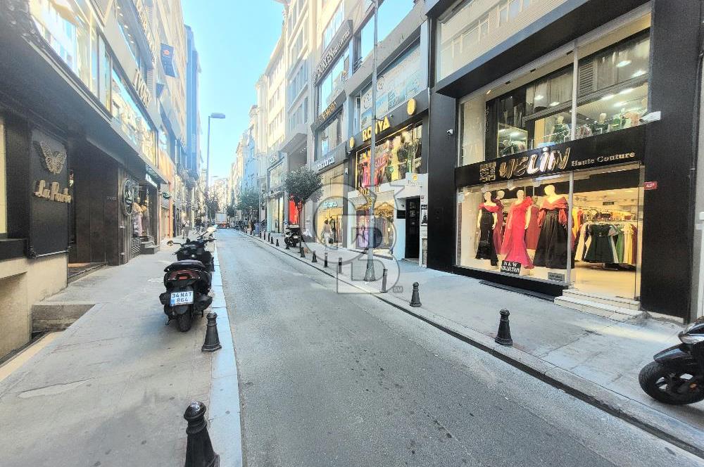 Nişantaşı Osmanbey Şair Nigar Sokakta Satılık 120 m2 İşyeri 