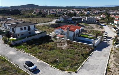 ÇEŞMEDE KÖŞE KONUMLU EMSALSİZ ARSA