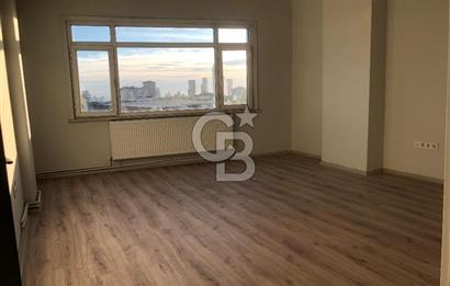 Alemdağ Caddesi Üstü Metro Yanı | Aydınlık ve Geniş 3+1 Ofise Uygun Daire