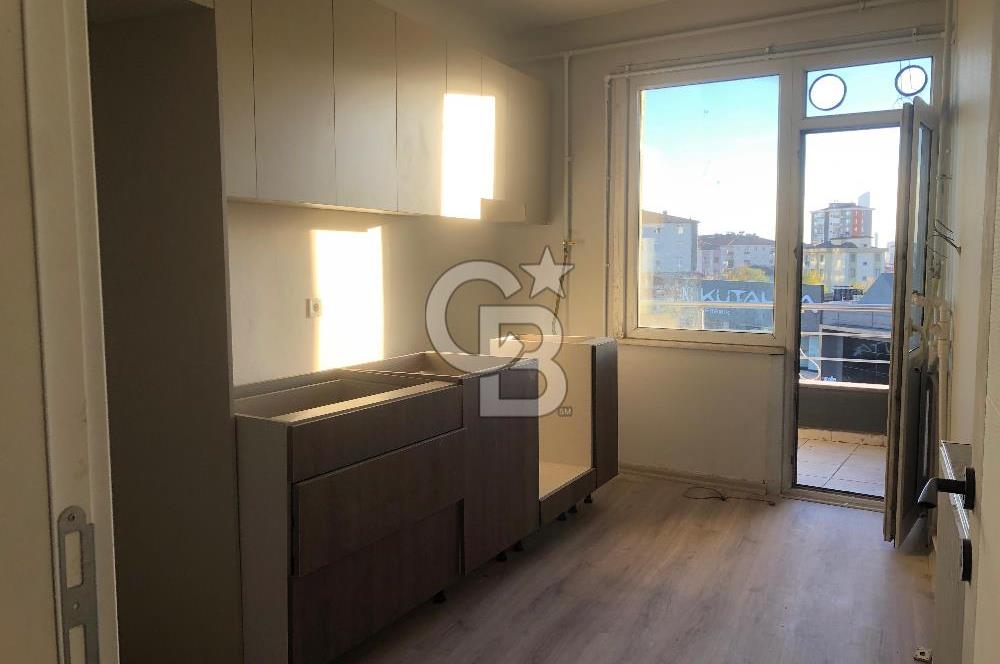 Alemdağ Caddesi Üstü Metro Yanı | Aydınlık ve Geniş 3+1 Ofise Uygun Daire