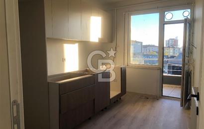 Alemdağ Caddesi Üstü Metro Yanı | Aydınlık ve Geniş 3+1 Ofise Uygun Daire