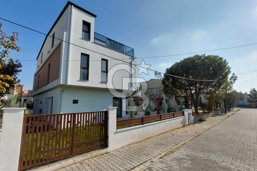 ŞARKÖY'DE EŞSİZ DENİZ MANZARALI VİLLA   