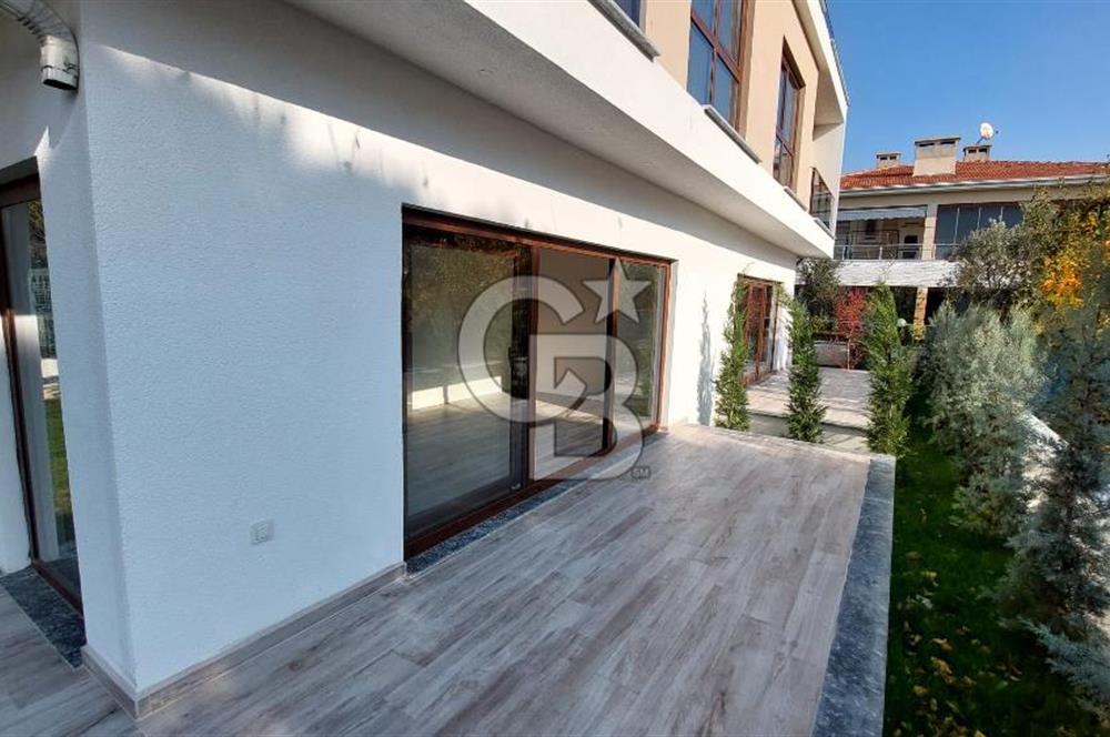 ŞARKÖY'DE EŞSİZ DENİZ MANZARALI VİLLA   