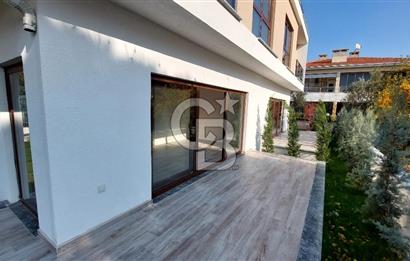 ŞARKÖY'DE EŞSİZ DENİZ MANZARALI VİLLA   