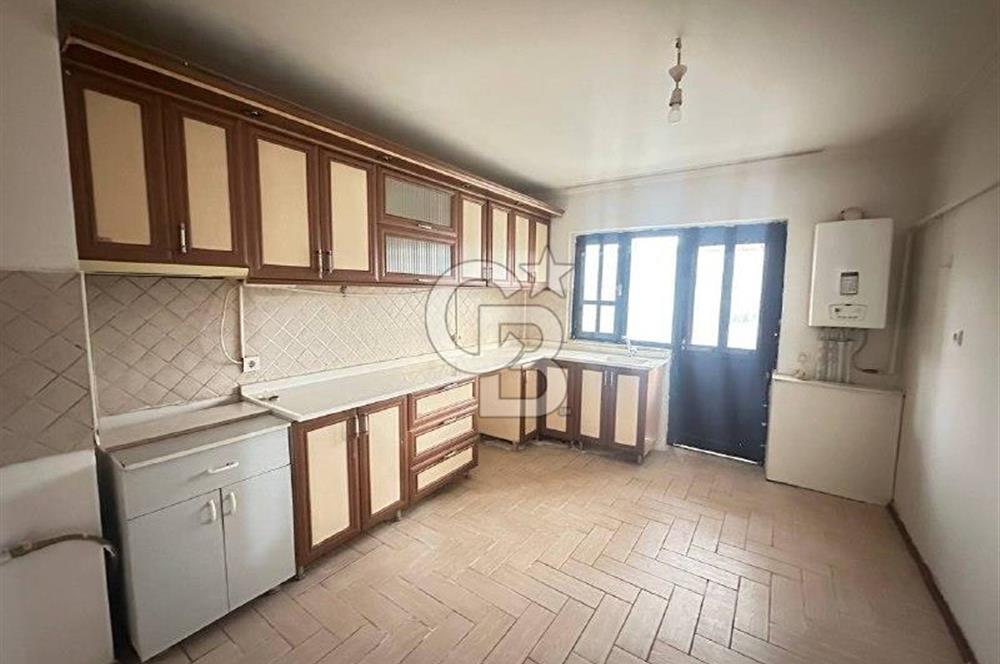 Alacaatlı Cad. 170 m², 4+1, 3 Balkonlu, Kiralık 1.Kat (Ara Kat)