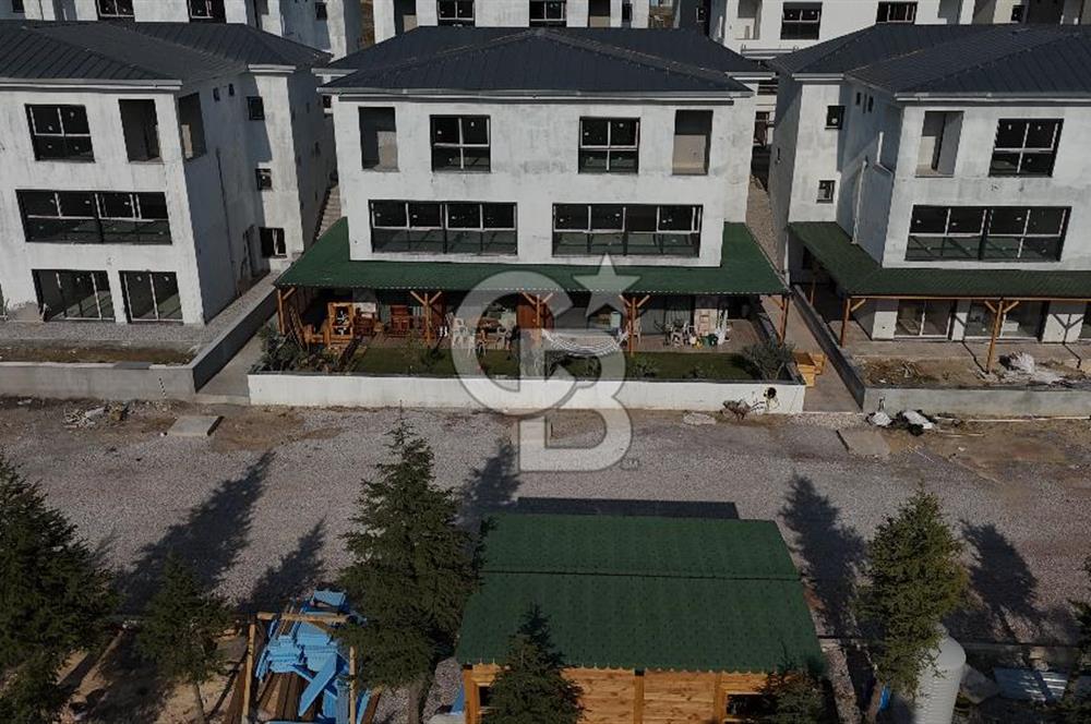 SEYREK VİLLAKENT YARGI VİLLALARINDA SATILIK BAHÇELİ 4+1 DAİRE