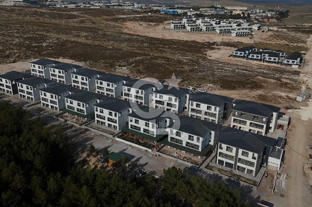 SEYREK VİLLAKENT YARGI VİLLALARINDA SATILIK BAHÇELİ 4+1 DAİRE