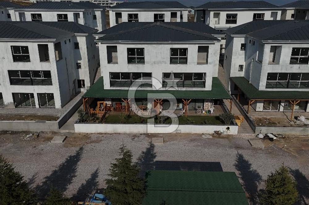 SEYREK VİLLAKENT YARGI VİLLALARINDA SATILIK BAHÇELİ 4+1 DAİRE