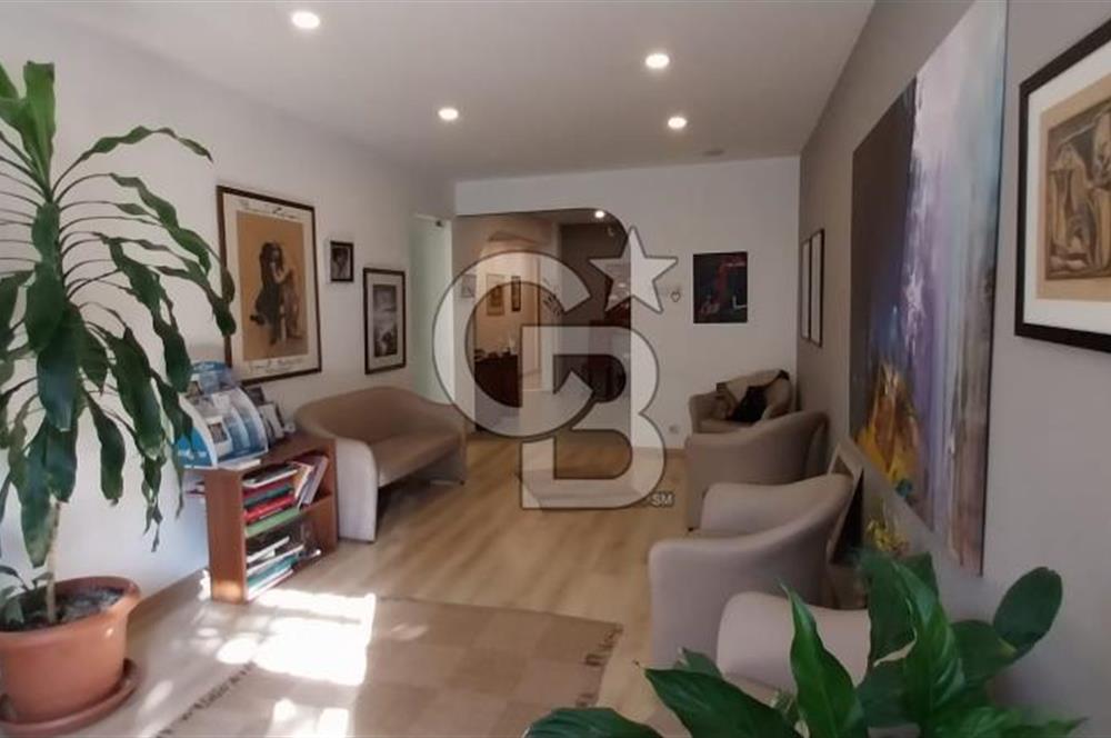 Bağdat Caddesi Feneryolu Kiralık 4+1 Giriş Kat  Hazır Muayenehane /Ofis/ Konut