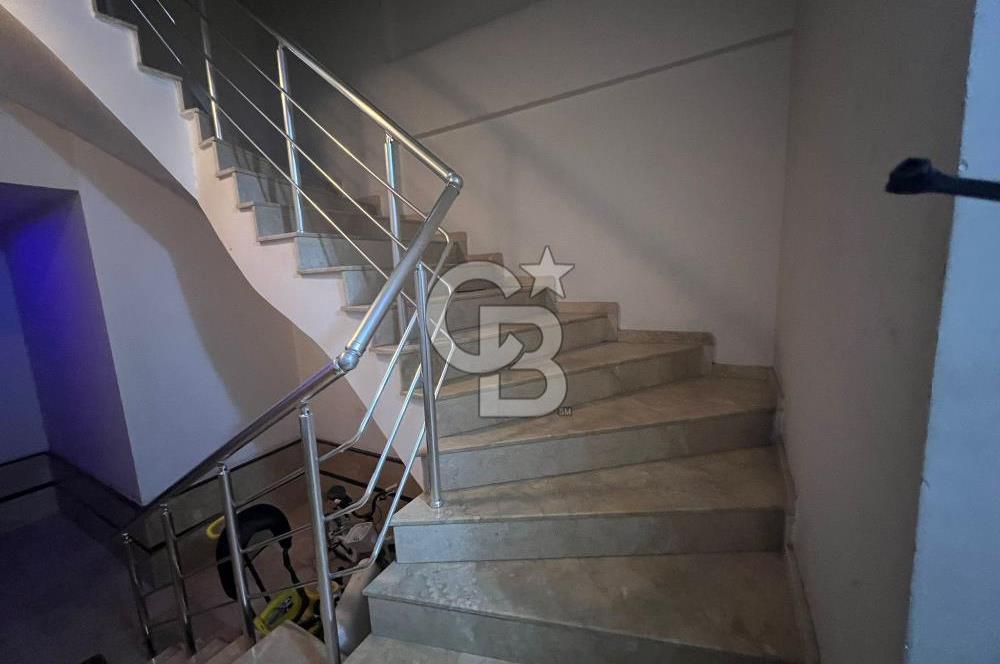 Çiğli Yenimahallede 11 Yaşında, Açık Otoparklı Giriş Kat 3+1