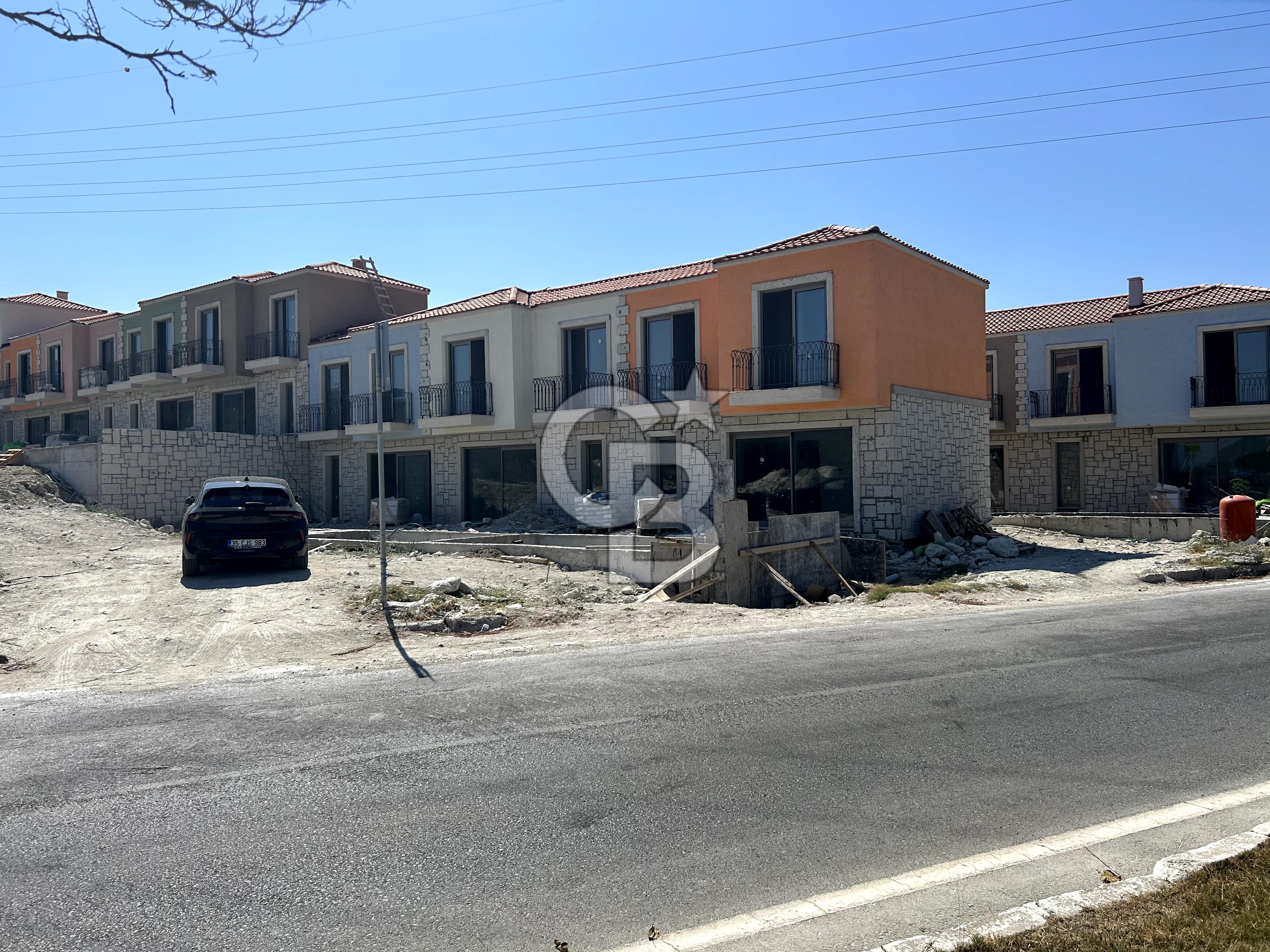 Alaçatı'da Müstakil Havuzlu Villalar