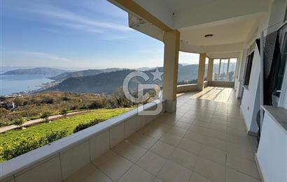 Kapıdan adım atar atmaz 'Biz burada yaşarız' dedirten 5.700 m2 içerisinde dubleks ev