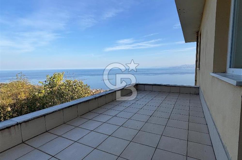 Kapıdan adım atar atmaz 'Biz burada yaşarız' dedirten 5.700 m2 içerisinde dubleks ev