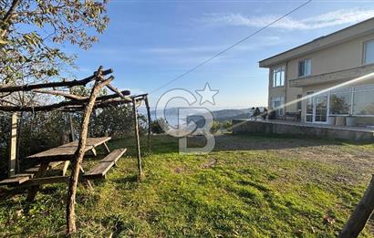 Kapıdan adım atar atmaz 'Biz burada yaşarız' dedirten 5.700 m2 içerisinde dubleks ev