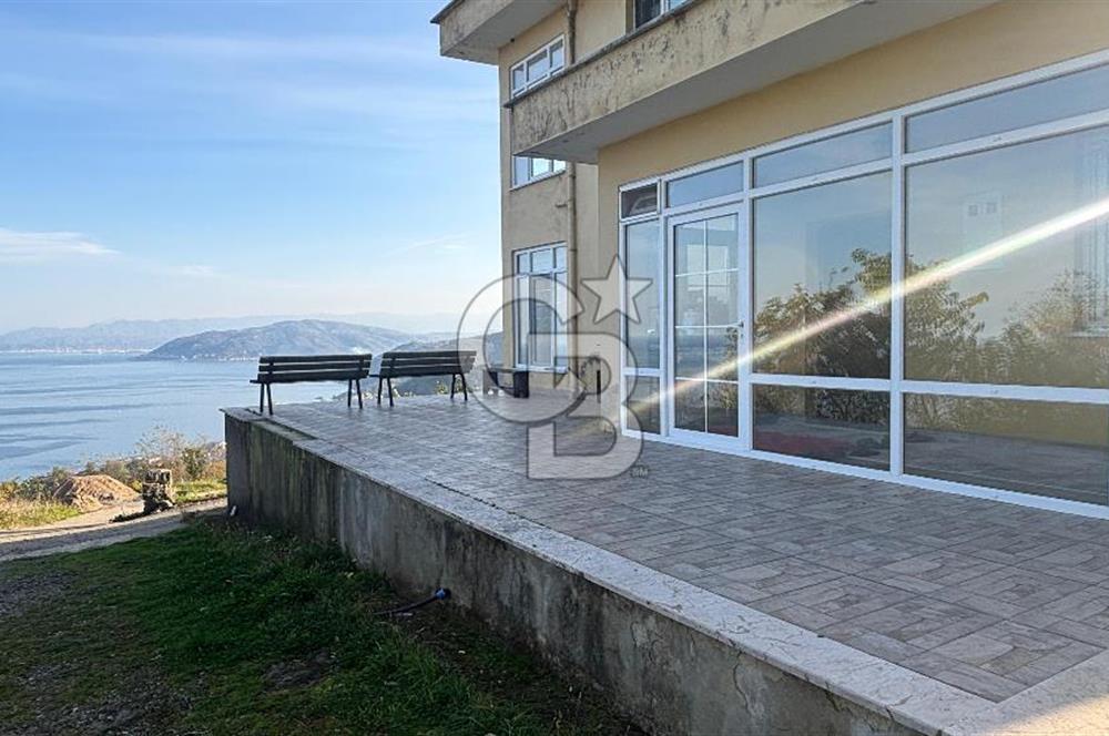 Kapıdan adım atar atmaz 'Biz burada yaşarız' dedirten 5.700 m2 içerisinde dubleks ev