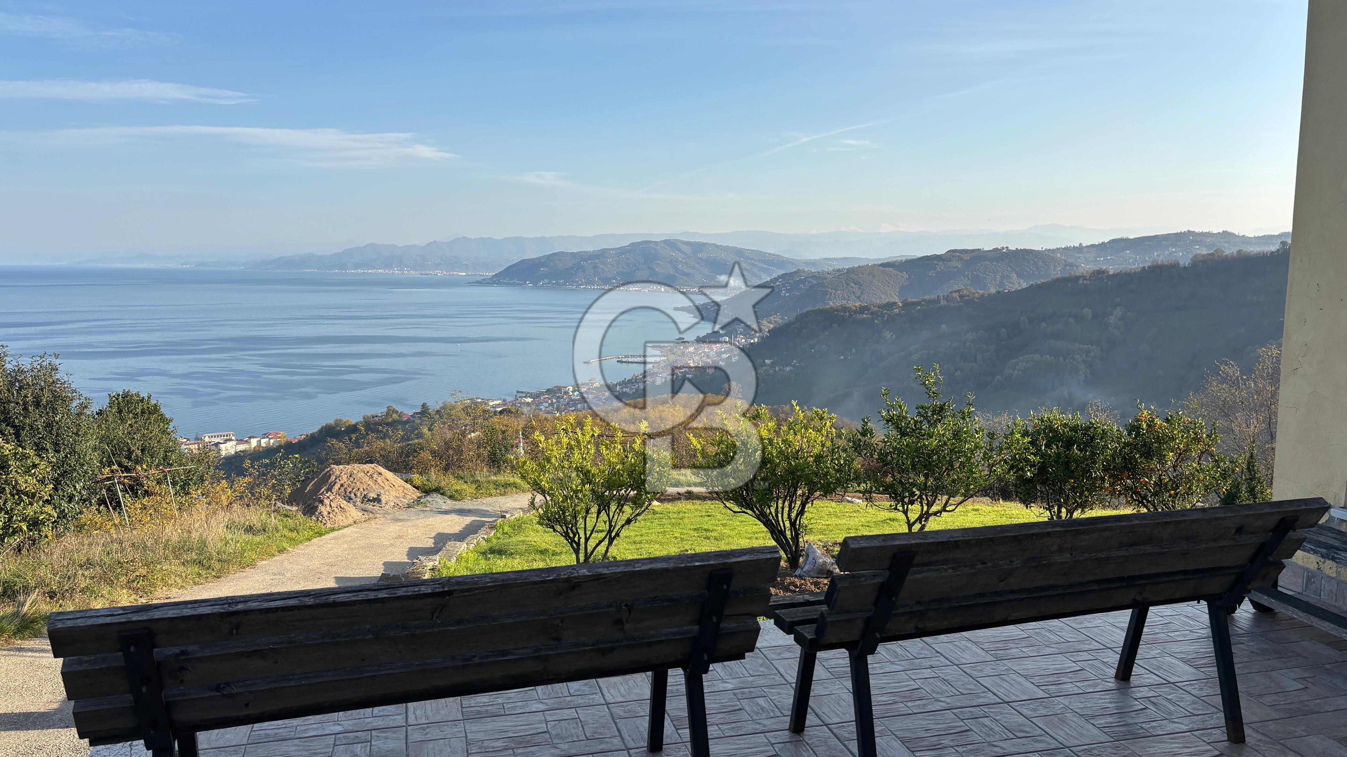 Kapıdan adım atar atmaz 'Biz burada yaşarız' dedirten 5.700 m2 içerisinde dubleks ev