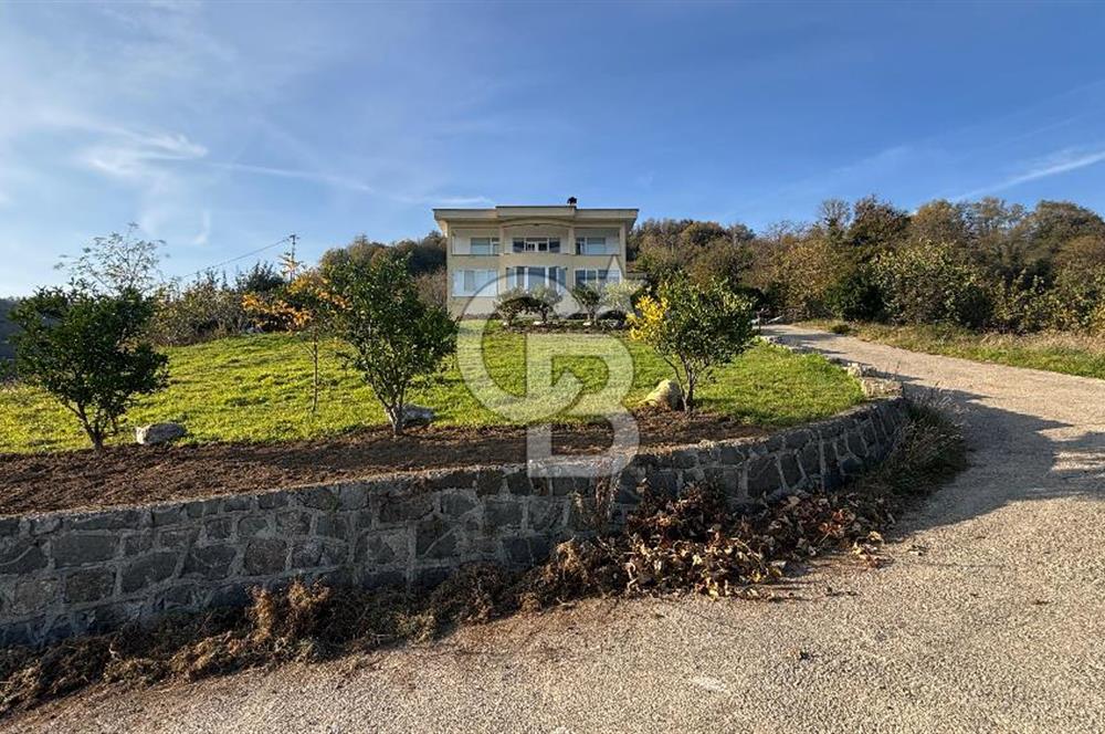 Kapıdan adım atar atmaz 'Biz burada yaşarız' dedirten 5.700 m2 içerisinde dubleks ev