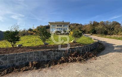 Kapıdan adım atar atmaz 'Biz burada yaşarız' dedirten 5.700 m2 içerisinde dubleks ev