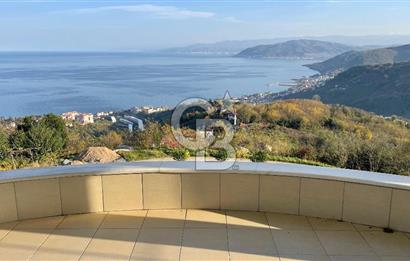 Kapıdan adım atar atmaz 'Biz burada yaşarız' dedirten 5.700 m2 içerisinde dubleks ev