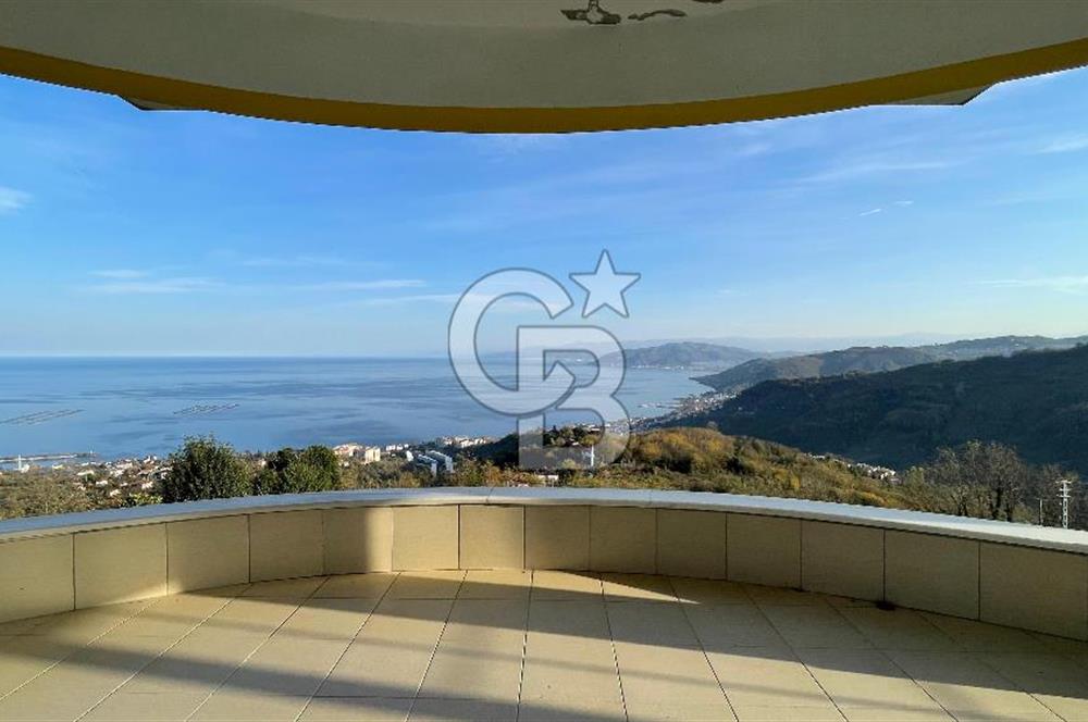 Kapıdan adım atar atmaz 'Biz burada yaşarız' dedirten 5.700 m2 içerisinde dubleks ev