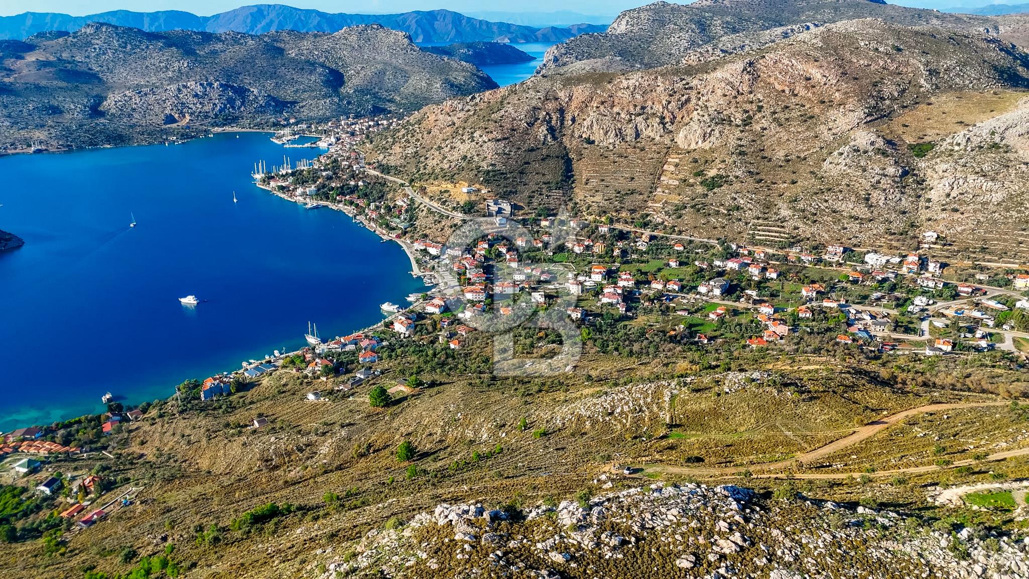 CB MARİNA' DAN BOZBURUN'DA DENİZE YÜRÜME MESAFESİ SATILIK TARLA