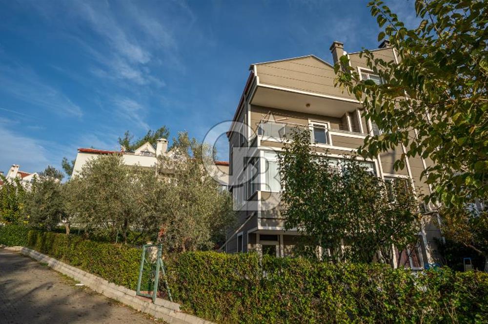 CB MARİNA'DAN ÖRNEKKENT SİTESİNDE FORLEKS VİLLA 