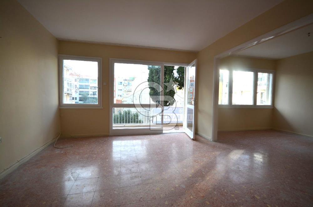 Karşıyaka Kilise Sokağında Satılık 125m2 3+1 Daire