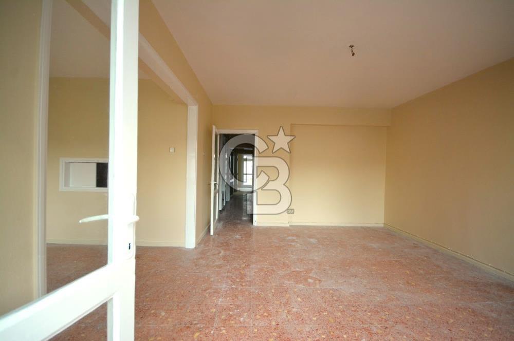 Karşıyaka Kilise Sokağında Satılık 125m2 3+1 Daire