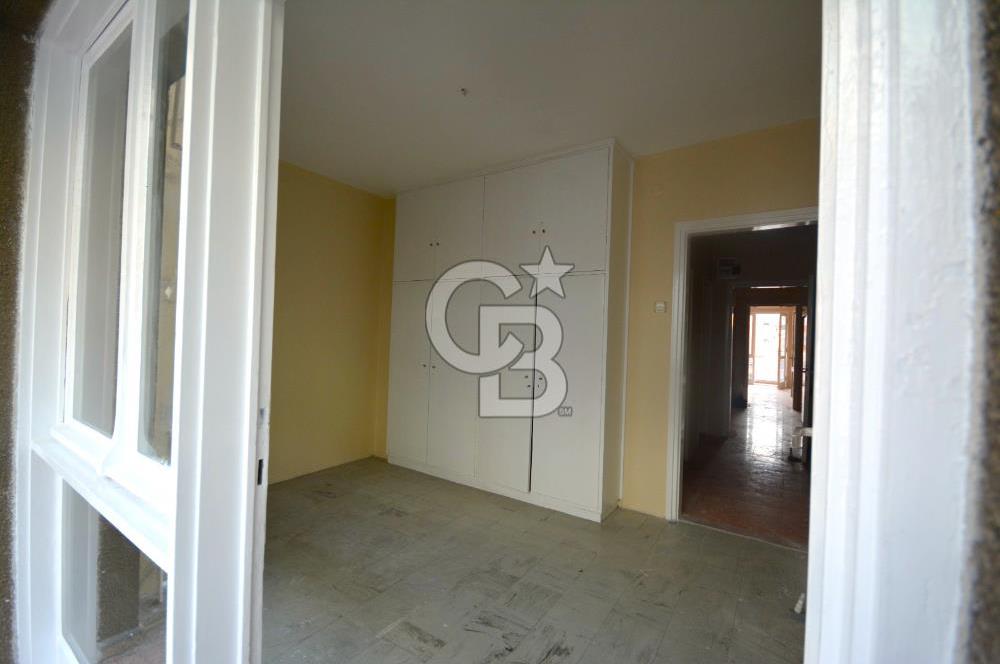 Karşıyaka Kilise Sokağında Satılık 125m2 3+1 Daire