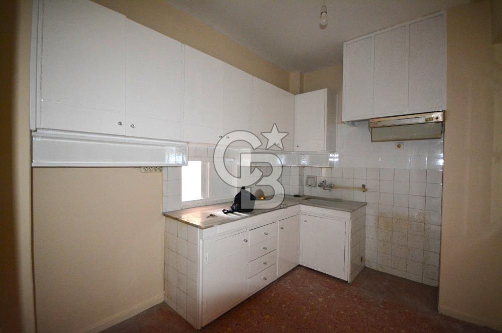 Karşıyaka Kilise Sokağında Satılık 125m2 3+1 Daire