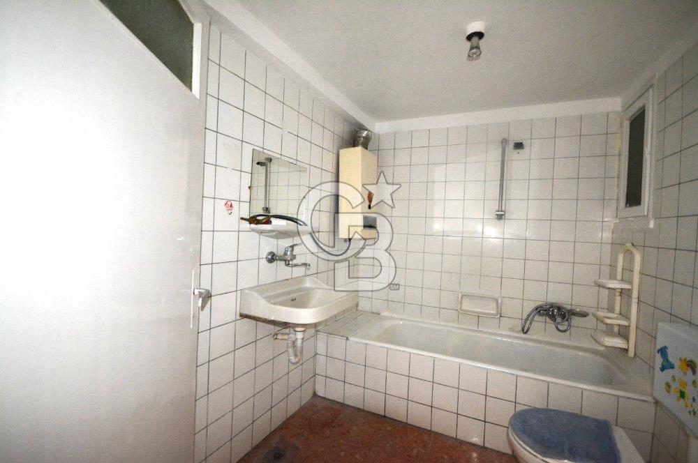 Karşıyaka Kilise Sokağında Satılık 125m2 3+1 Daire