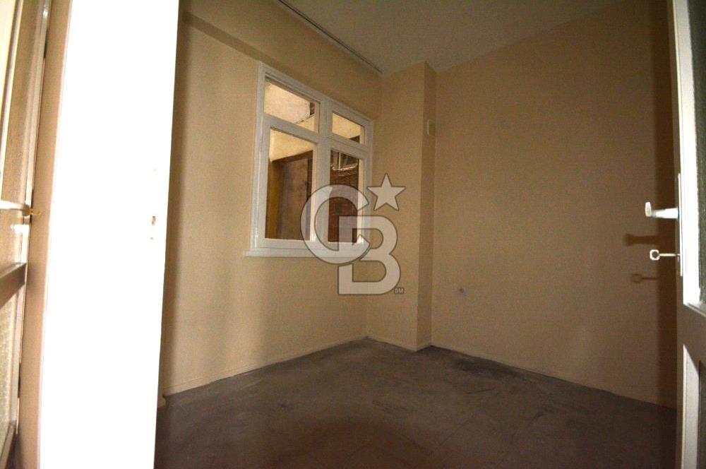 Karşıyaka Kilise Sokağında Satılık 125m2 3+1 Daire