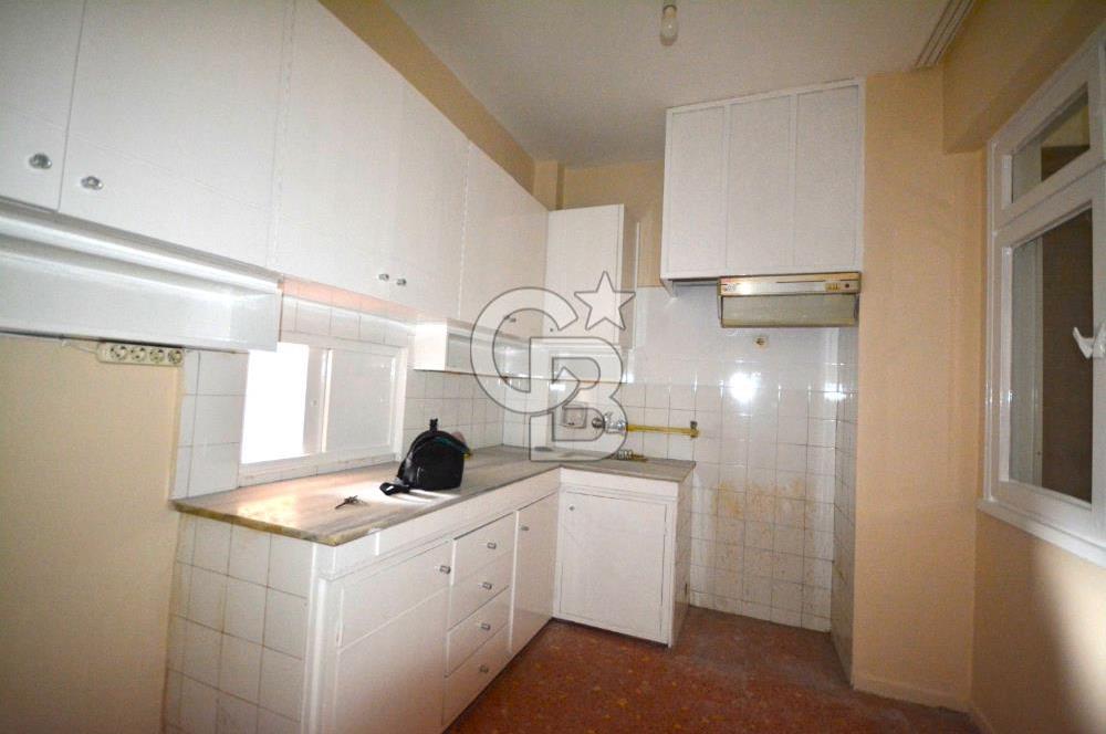 Karşıyaka Kilise Sokağında Satılık 125m2 3+1 Daire