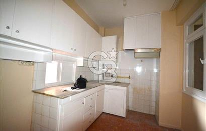 Karşıyaka Kilise Sokağında Satılık 125m2 3+1 Daire