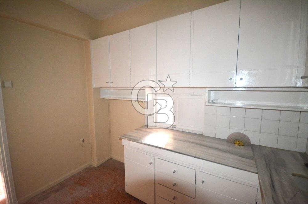 Karşıyaka Kilise Sokağında Satılık 125m2 3+1 Daire