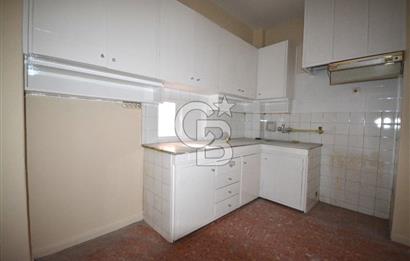 Karşıyaka Kilise Sokağında Satılık 125m2 3+1 Daire