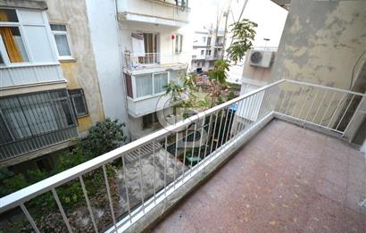 Karşıyaka Kilise Sokağında Satılık 125m2 3+1 Daire