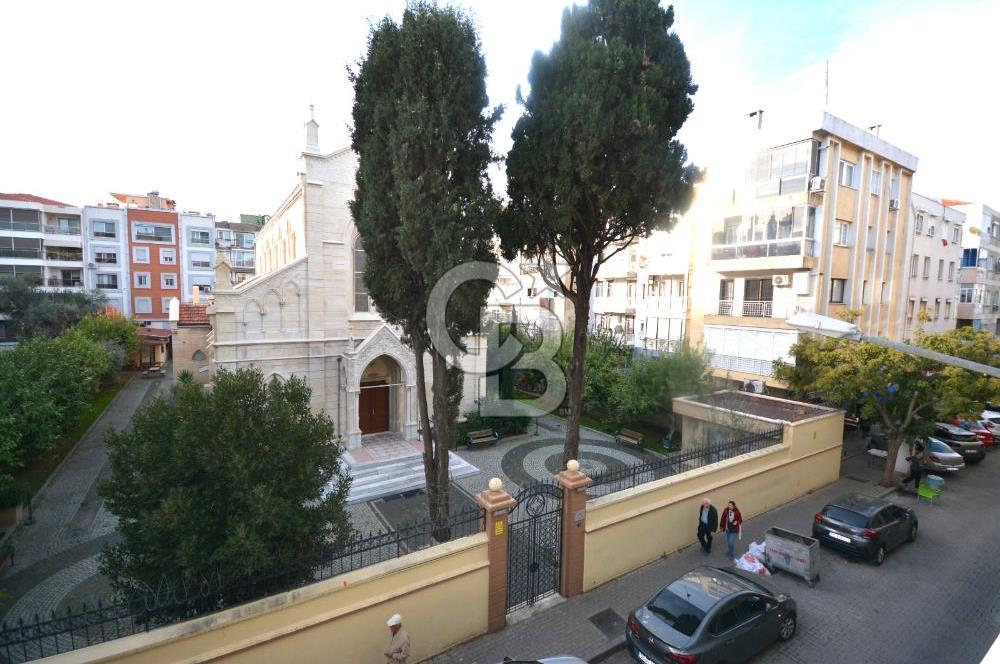 Karşıyaka Kilise Sokağında Satılık 125m2 3+1 Daire