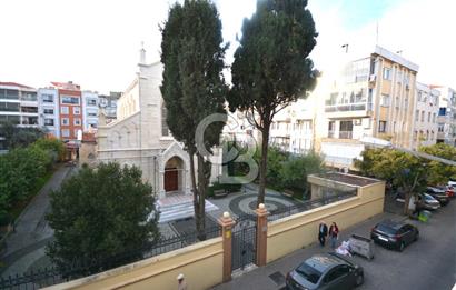 Karşıyaka Kilise Sokağında Satılık 125m2 3+1 Daire