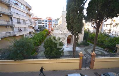 Karşıyaka Kilise Sokağında Satılık 125m2 3+1 Daire